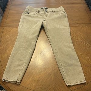 Torrid neutral gray birch stretch skinny jeans size 18 w/ 29” inseam.